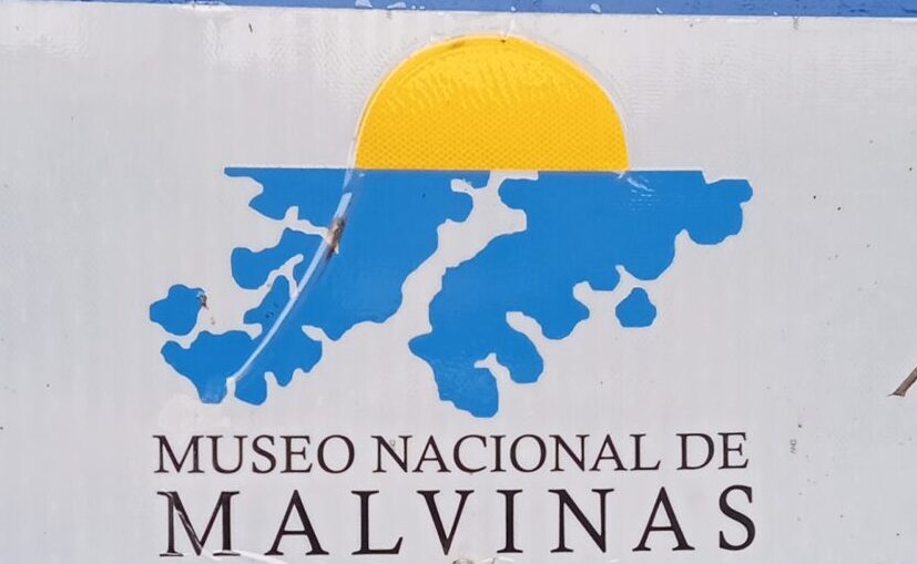 logotipo de del MUNAM